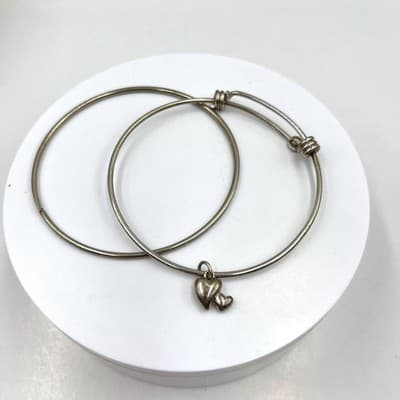 VTG Silver Tone Bangle Bracelet Set Heart Charm Minimalist Stackable Classic - Image 1