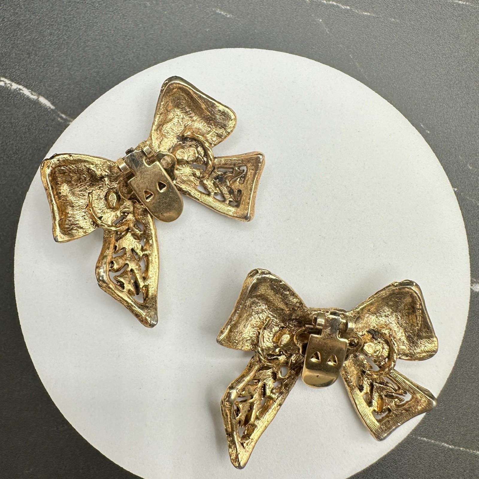 VTG Gold Tone Bow Clip On Earrings Textured Filigree Knot Statement Glam - Thumbnail 7