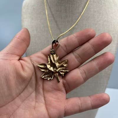 Vintage Gold Tone Maple Leaf Pendant Necklace Adjustable Chain Nature Jewelry - Thumbnail 2