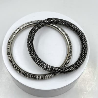 Vintage Lot of 2 Silver Tone Mesh Bangle Bracelet Set Textured Minimalist Retro - Image 1