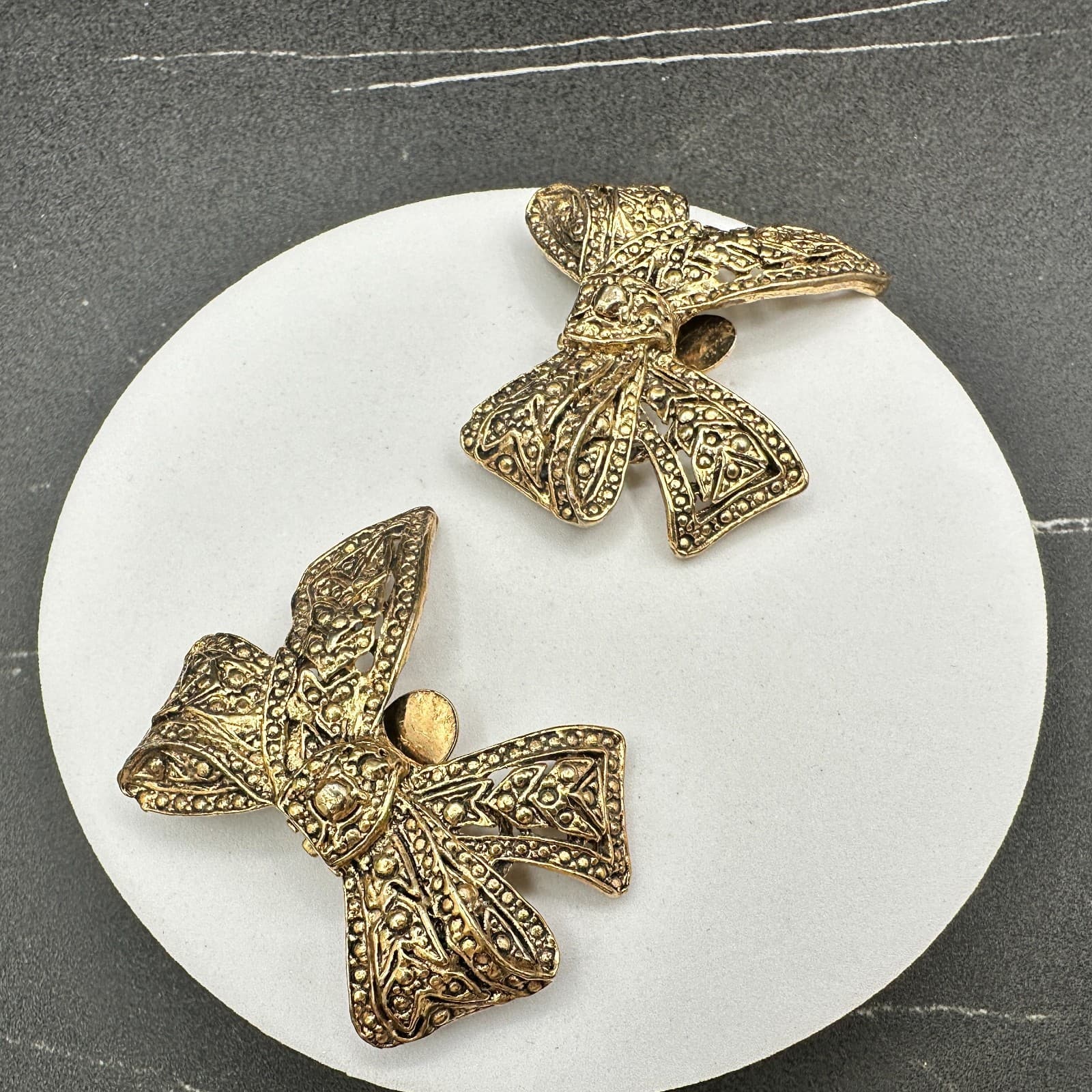 VTG Gold Tone Bow Clip On Earrings Textured Filigree Knot Statement Glam - Thumbnail 6