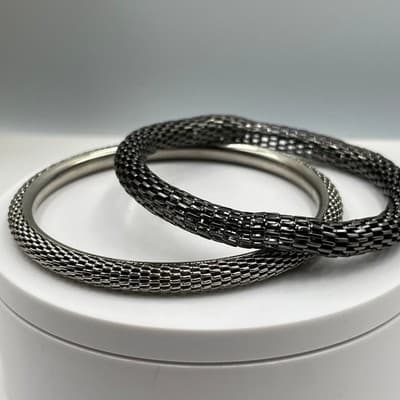 Vintage Lot of 2 Silver Tone Mesh Bangle Bracelet Set Textured Minimalist Retro - Thumbnail 8