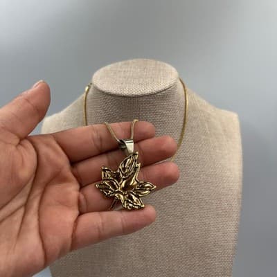 Vintage Gold Tone Maple Leaf Pendant Necklace Adjustable Chain Nature Jewelry - Thumbnail 5