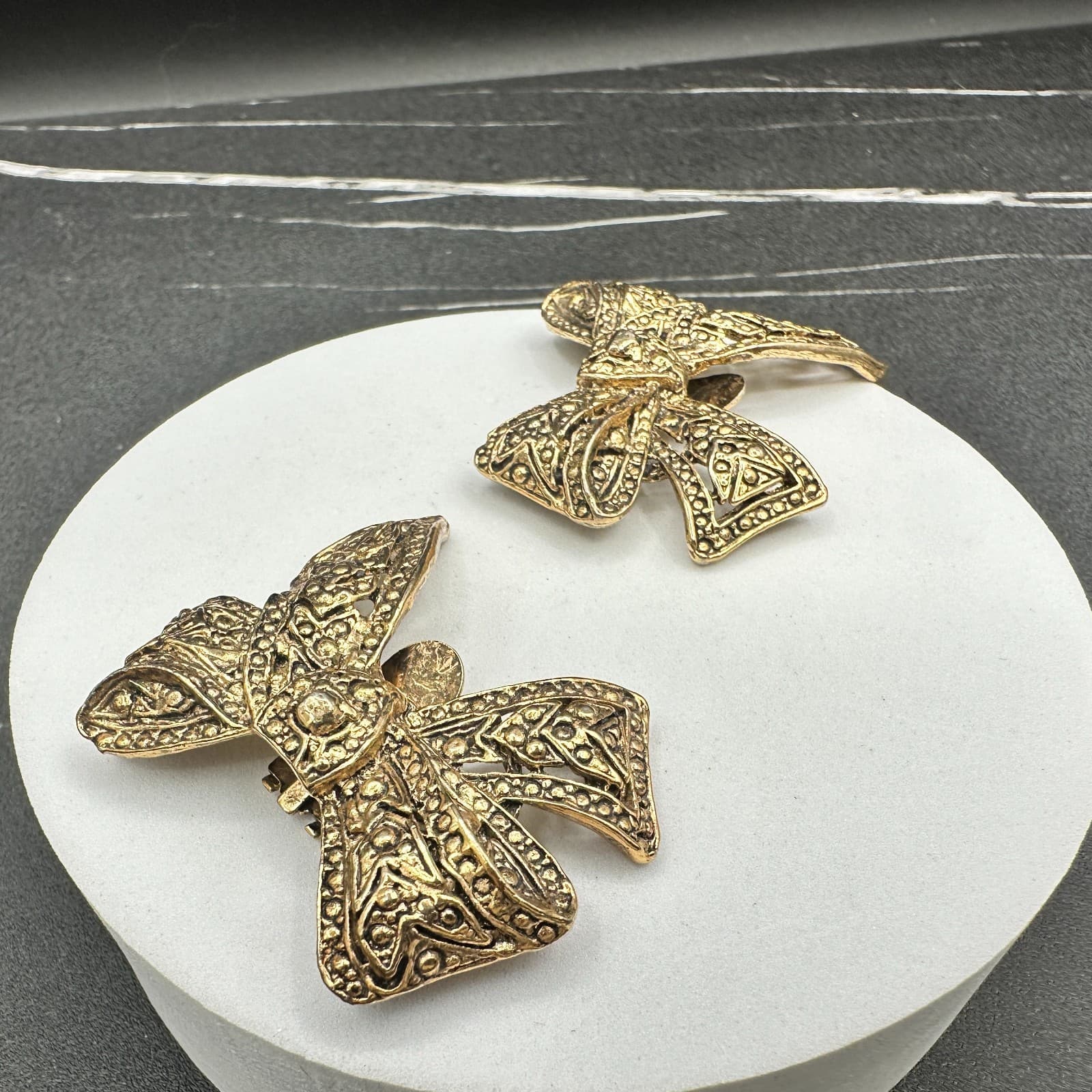 VTG Gold Tone Bow Clip On Earrings Textured Filigree Knot Statement Glam - Thumbnail 5