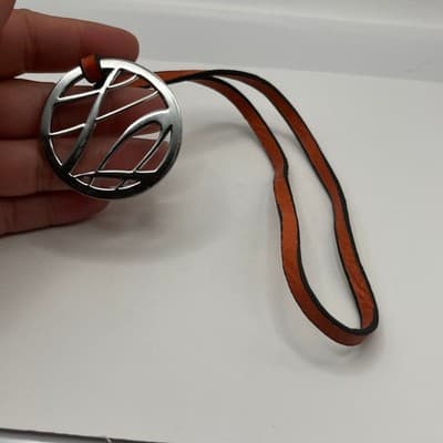 Vintage Silver Tone Cutout Abstract Circle Pendant Necklace Orange Leather Cord - Thumbnail 4