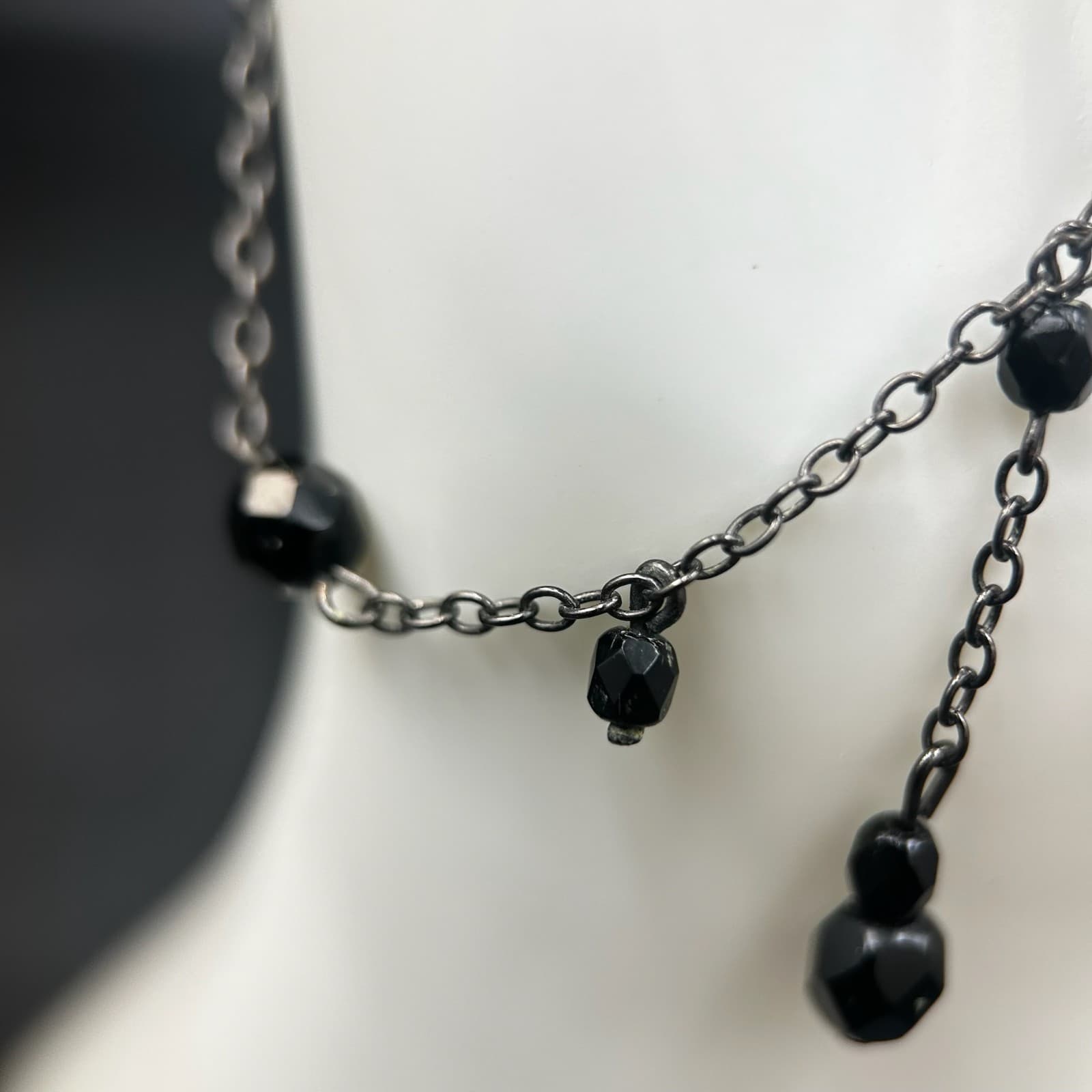 Vintage Black Beaded Hand Chain Bracelet with Dark Silver Chains Stylish Y2K 90s - Thumbnail 2