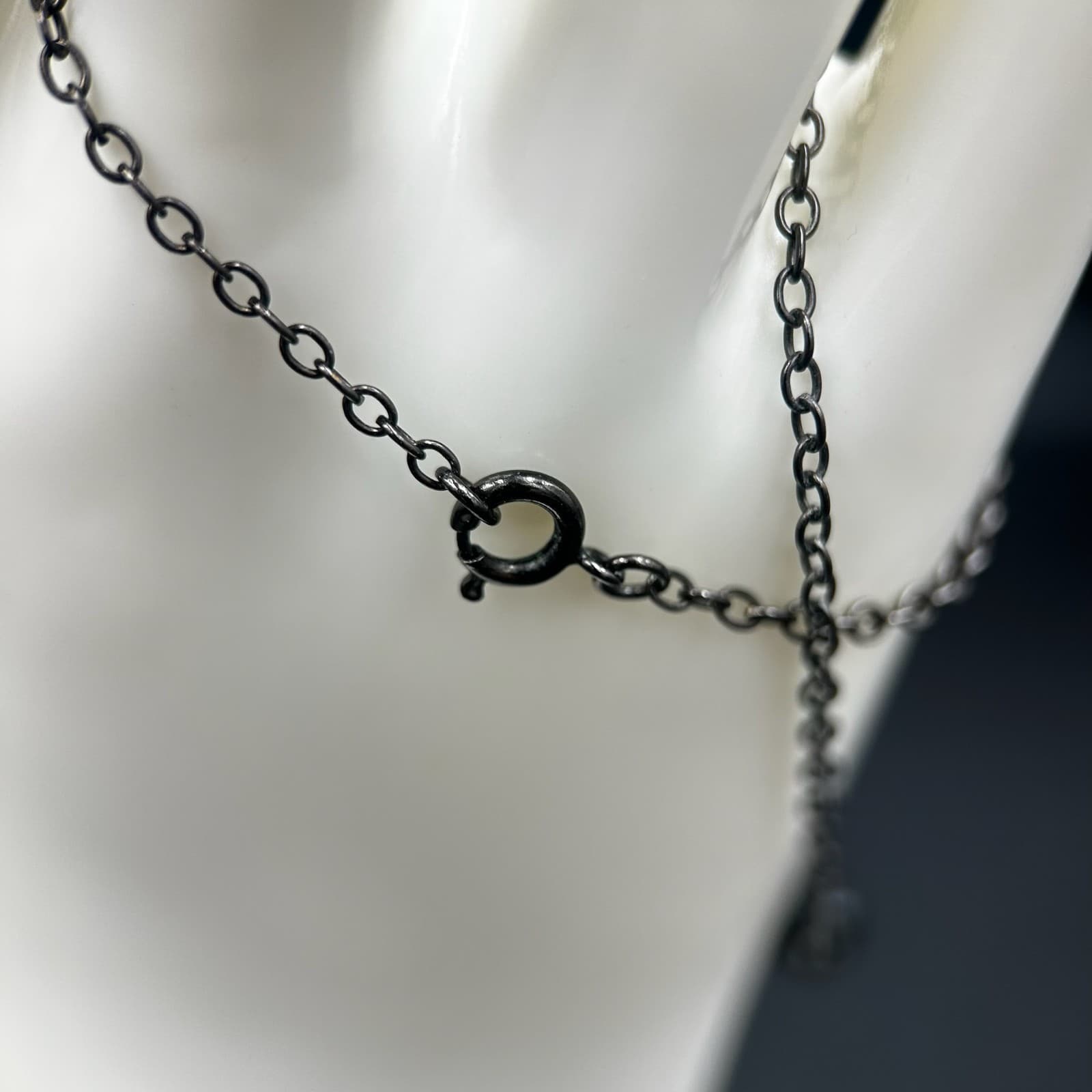 Vintage Black Beaded Hand Chain Bracelet with Dark Silver Chains Stylish Y2K 90s - Thumbnail 4