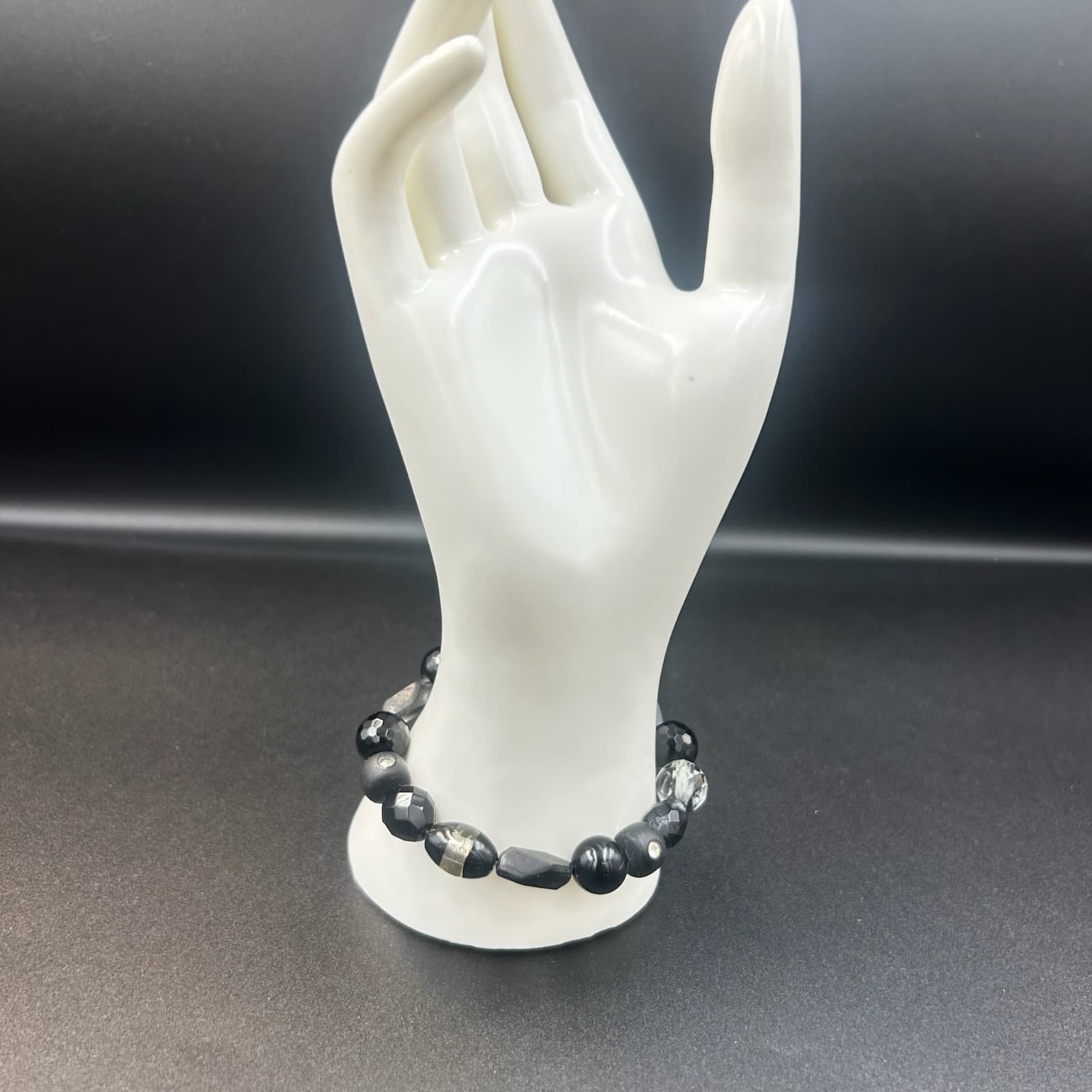 Vintage Black Beaded Bracelet with Unique Stone Designs – Elegant Fashion - Thumbnail 2