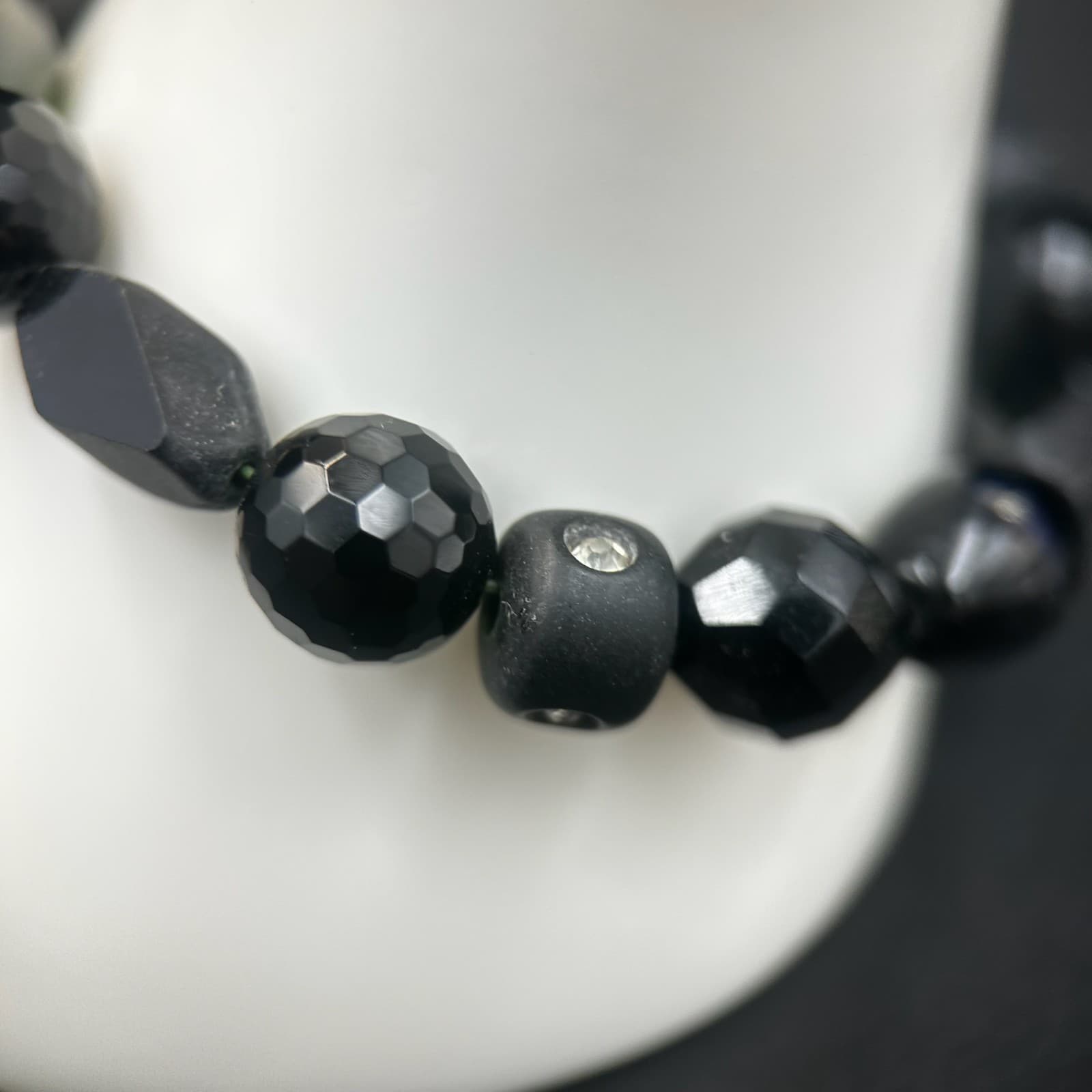 Vintage Black Beaded Bracelet with Unique Stone Designs – Elegant Fashion - Thumbnail 4