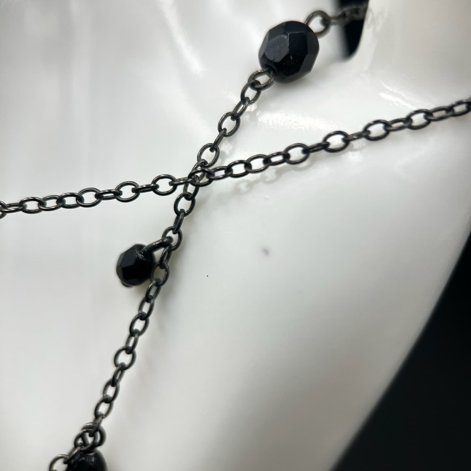 Vintage Black Beaded Hand Chain Bracelet with Dark Silver Chains Stylish Y2K 90s - Thumbnail 3