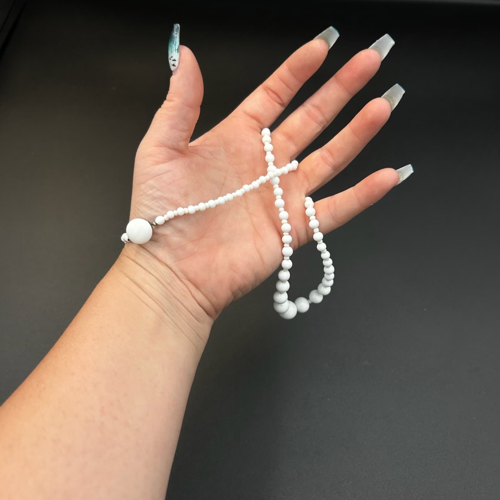 Vintage White Milk Glass Beaded Necklace with Large Center Bead 21" Classic Y2K - Thumbnail 2