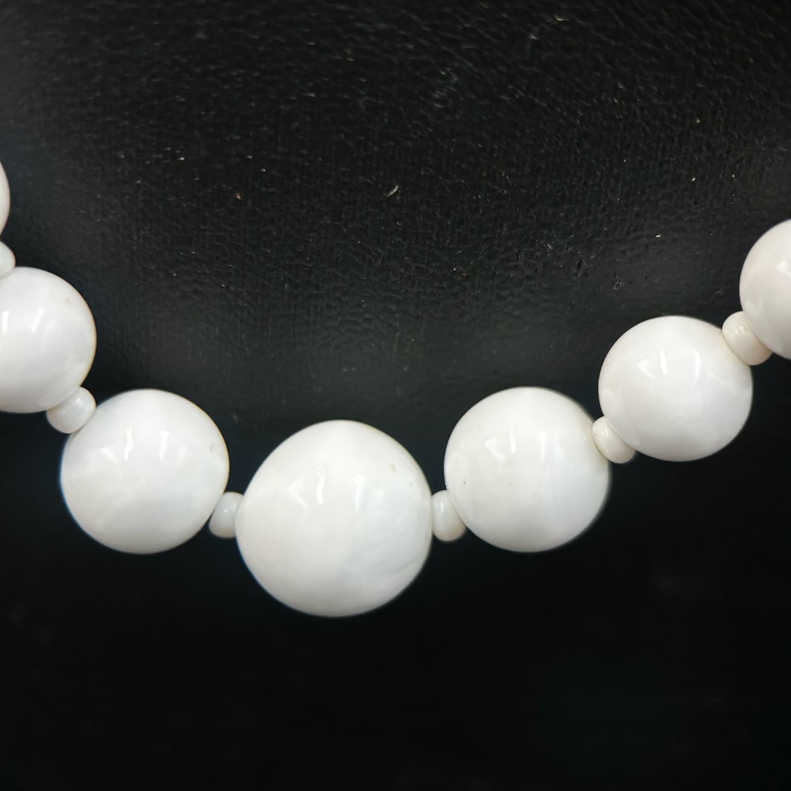 Vintage White Milk Glass Beaded Necklace with Large Center Bead 21" Classic Y2K - Thumbnail 7