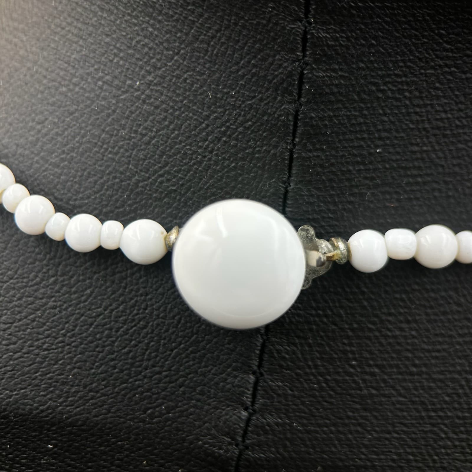 Vintage White Milk Glass Beaded Necklace with Large Center Bead 21" Classic Y2K - Thumbnail 4