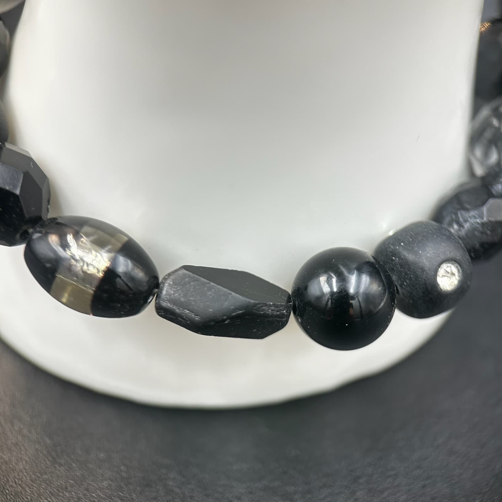 Vintage Black Beaded Bracelet with Unique Stone Designs – Elegant Fashion - Thumbnail 5