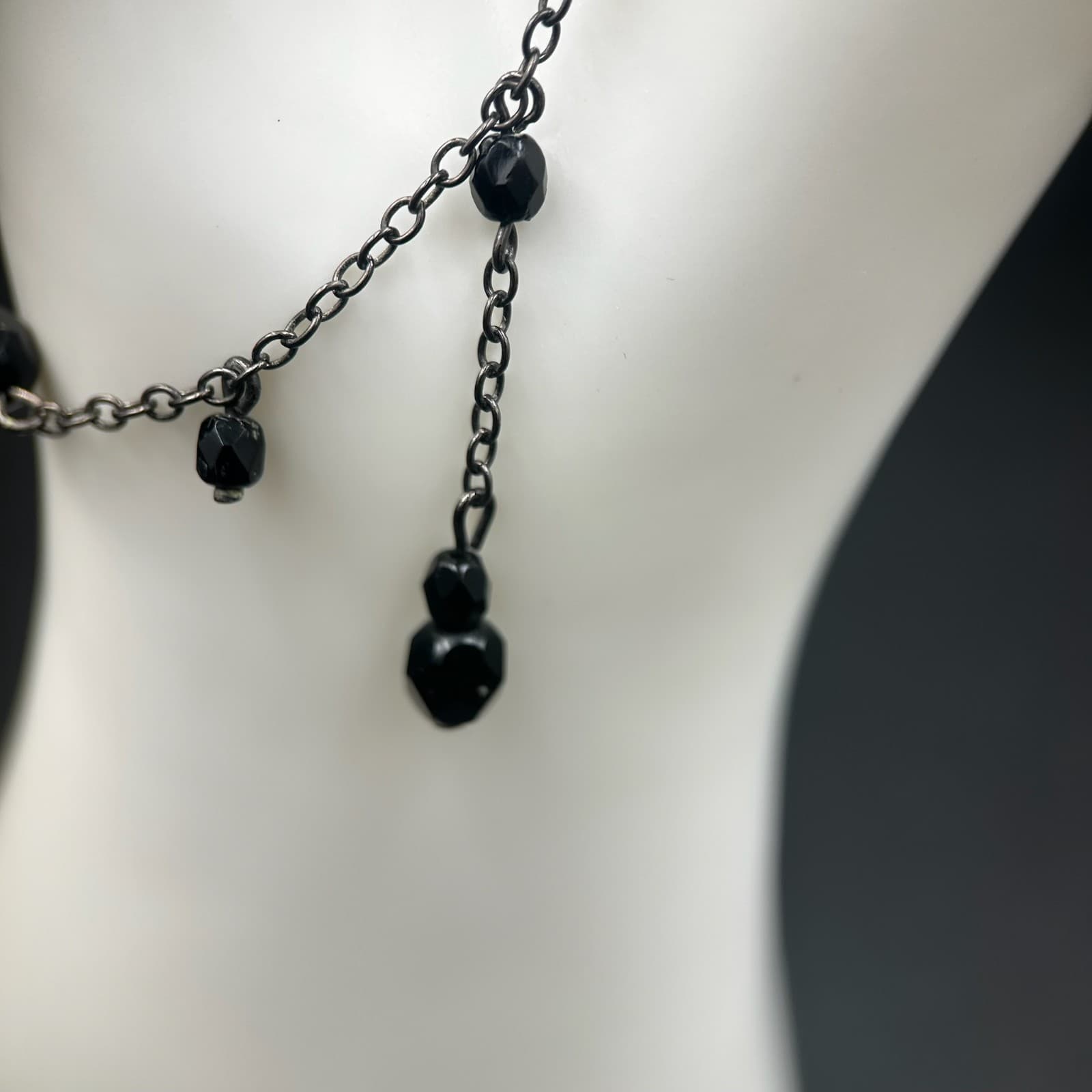 Vintage Black Beaded Hand Chain Bracelet with Dark Silver Chains Stylish Y2K 90s - Thumbnail 5