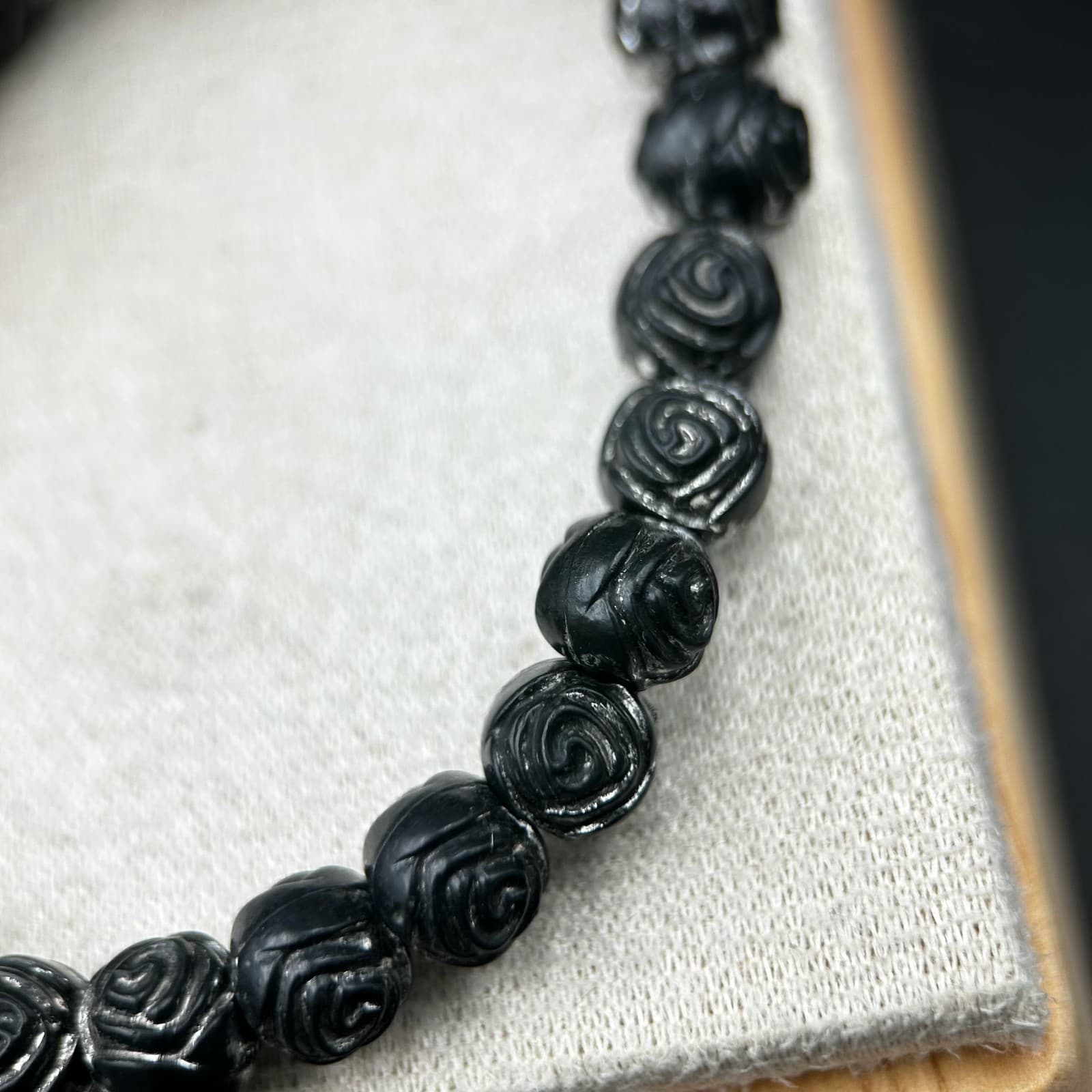 Vintage Beaded Bracelet Black Plastic Flowers Floral Stretch Single Strand Retro - Thumbnail 5