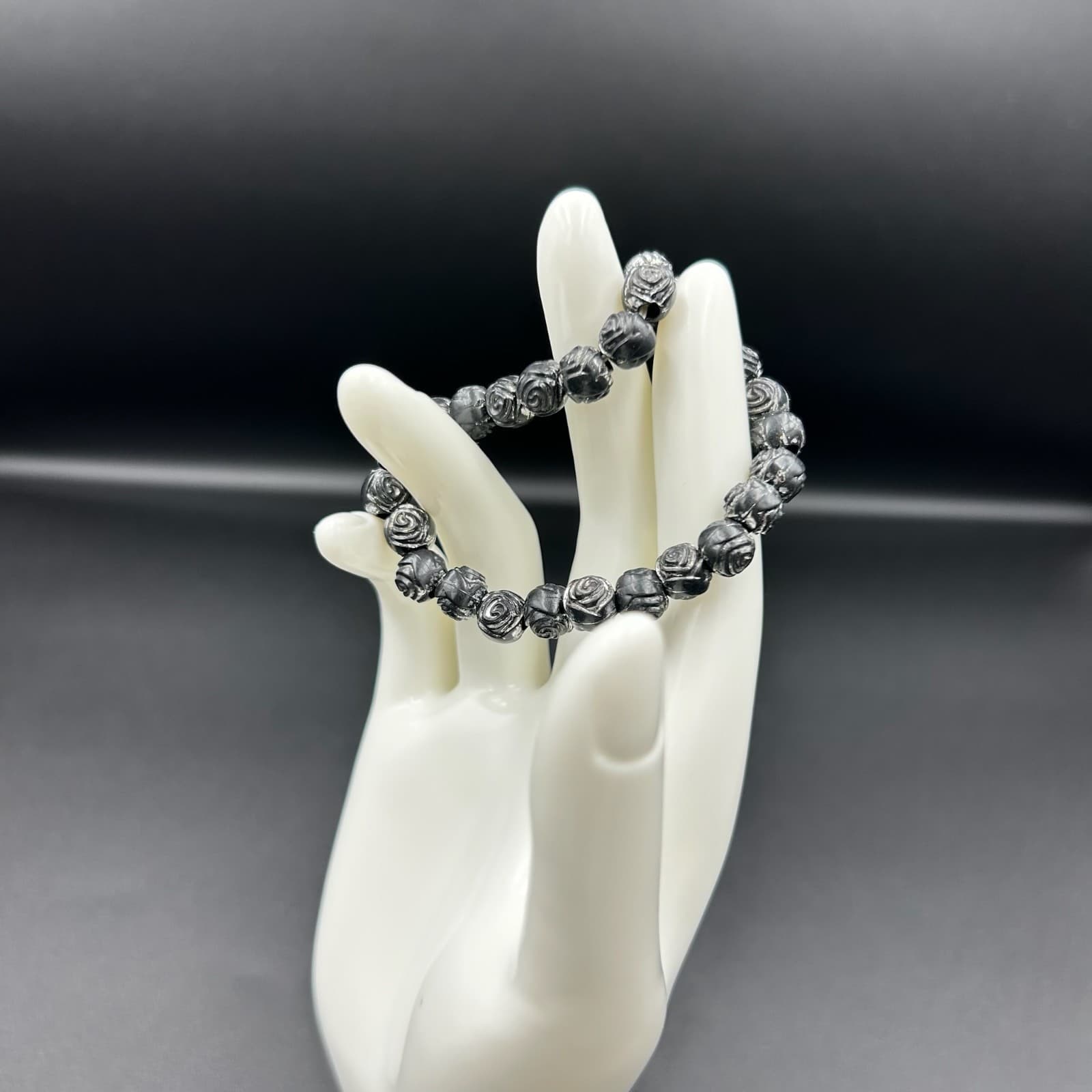 Vintage Beaded Bracelet Black Plastic Flowers Floral Stretch Single Strand Retro - Thumbnail 3