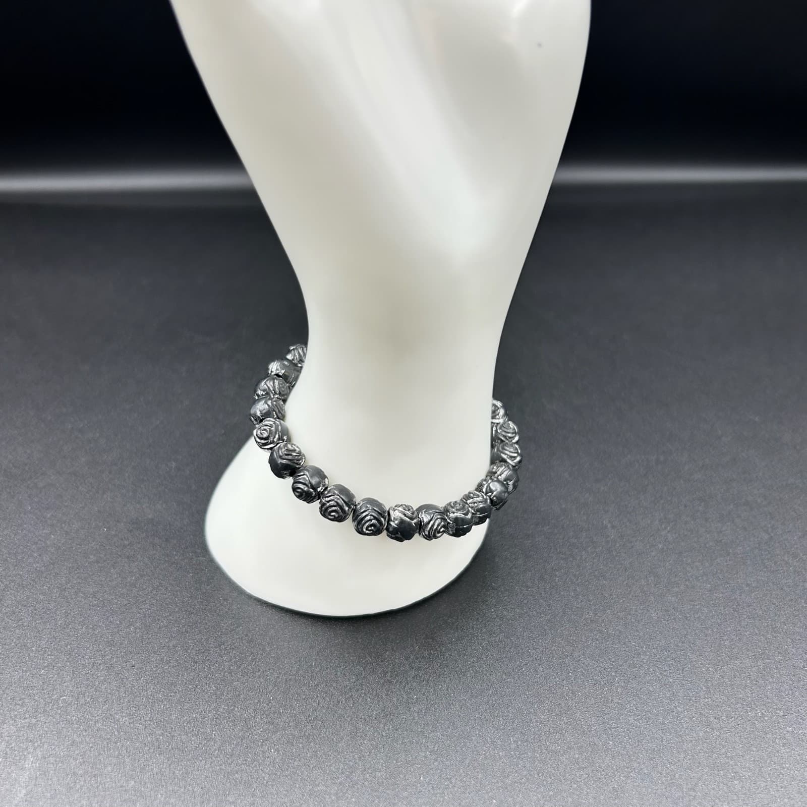 Vintage Beaded Bracelet Black Plastic Flowers Floral Stretch Single Strand Retro - Thumbnail 2