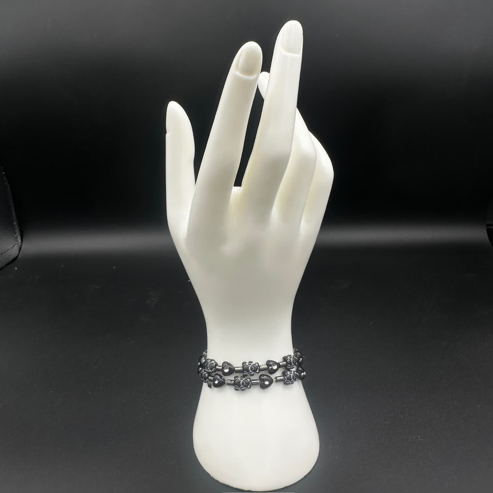 Vintage Hematite Bracelet Carved Animals Black Metallic Stretch 90s 5.5'' Y2K - Thumbnail 3