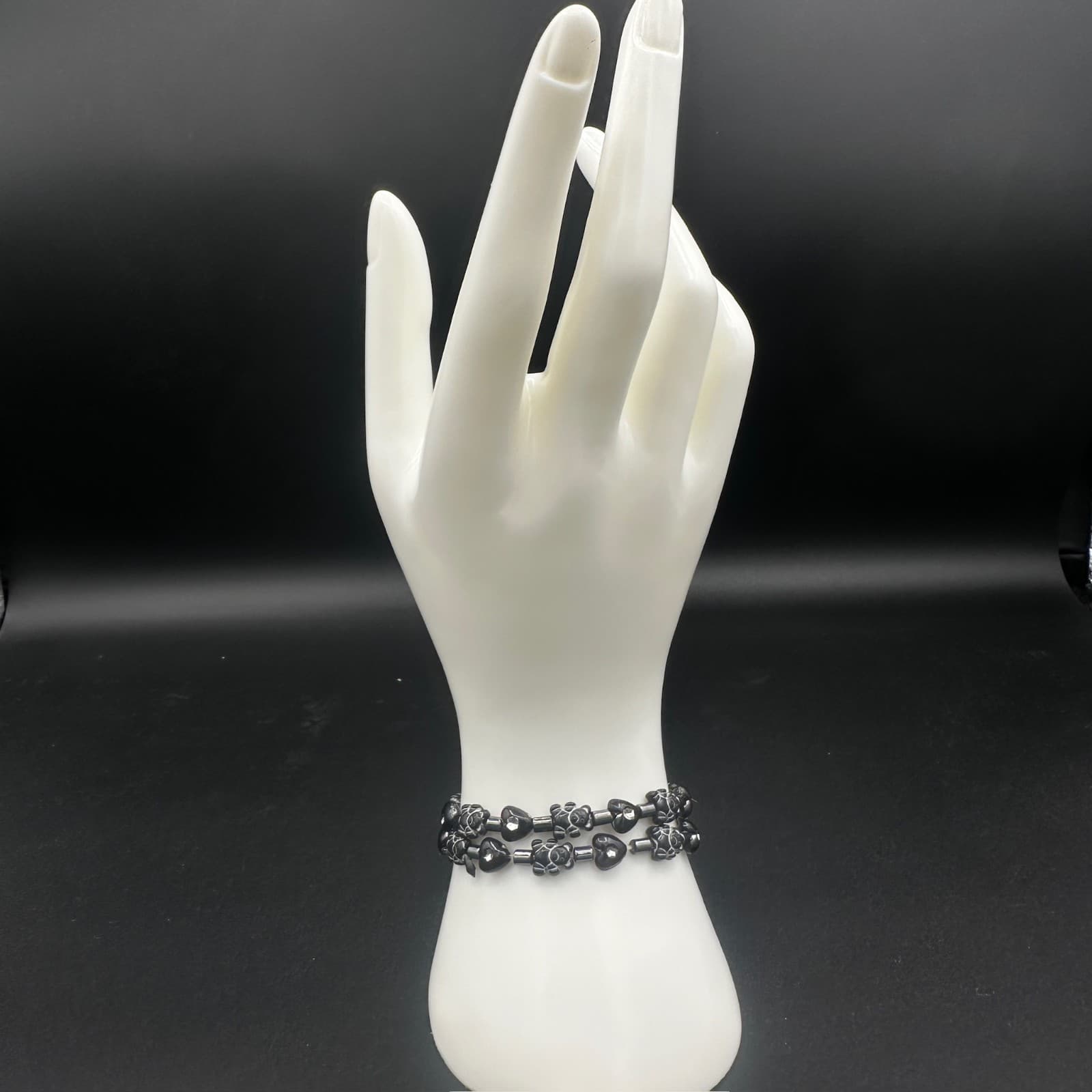 Vintage Hematite Bracelet Carved Animals Black Metallic Stretch 90s 5.5'' Y2K - Thumbnail 4