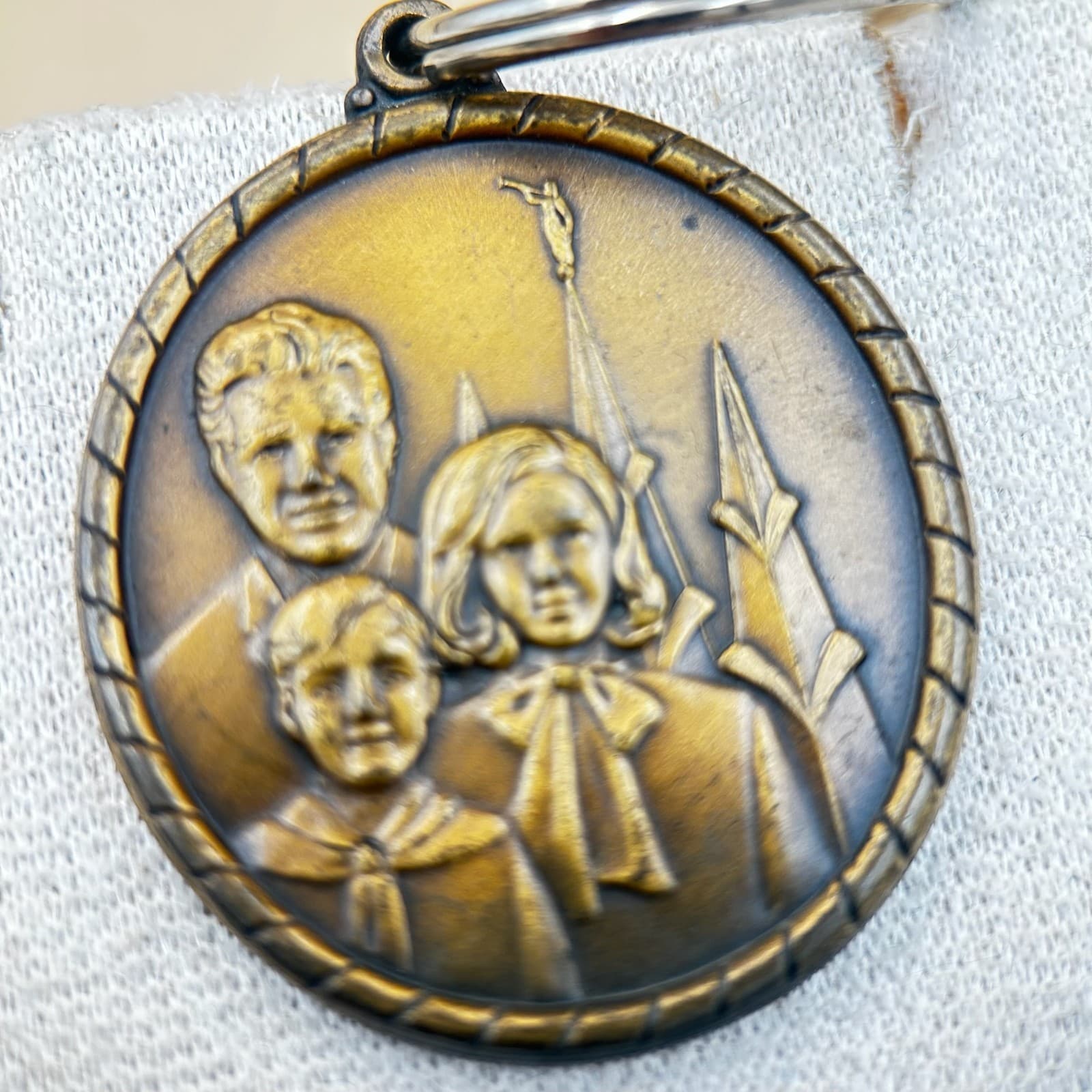 Vintage Faith In God Medal Award Boy Scouts BSA Mormon LDS Coin Medallion Pin - Image 1