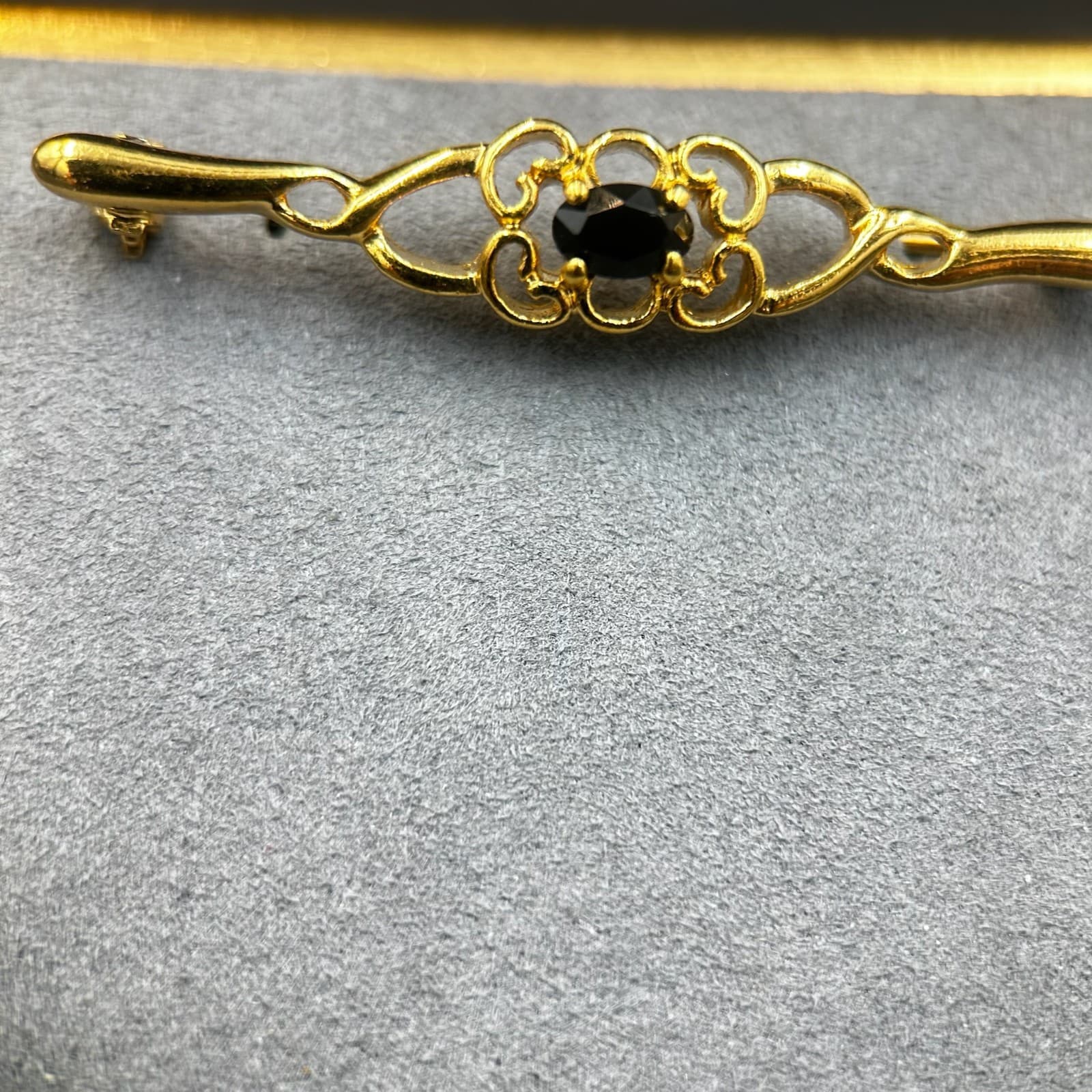 Vintage Edwardian Style Black Rhinestone Swirl Filigree Bar Brooch in Gold Plate - Thumbnail 3