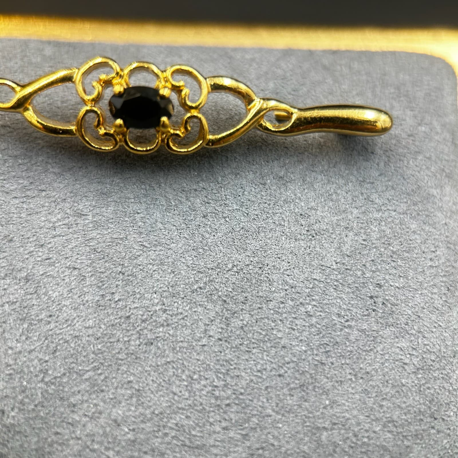 Vintage Edwardian Style Black Rhinestone Swirl Filigree Bar Brooch in Gold Plate - Thumbnail 4