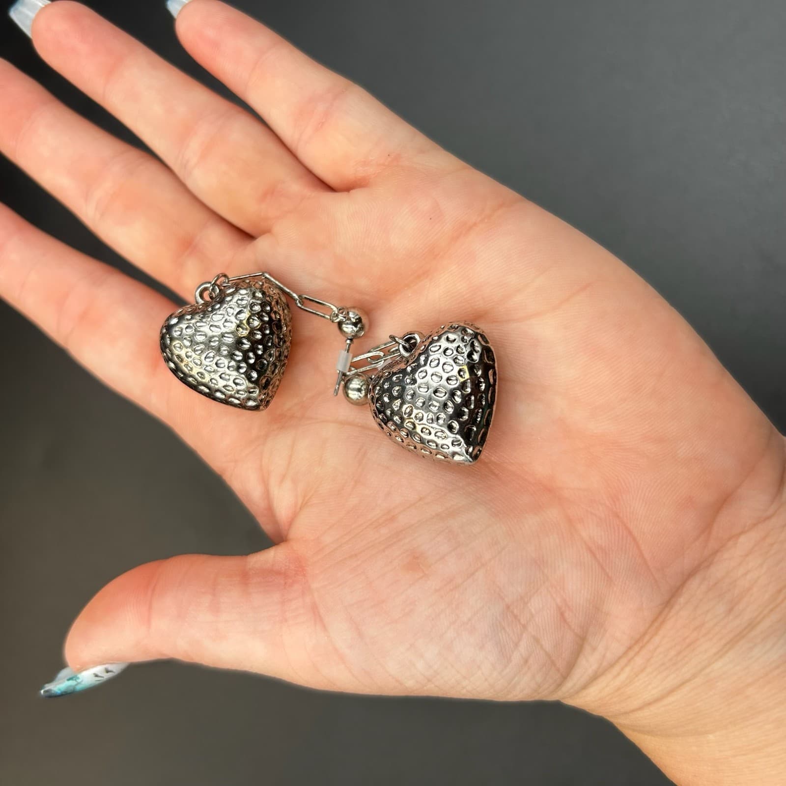 Vintage White Gold Diamond Cut Heart Dangling Hook Earrings Bohemian Y2K 90s - Thumbnail 4