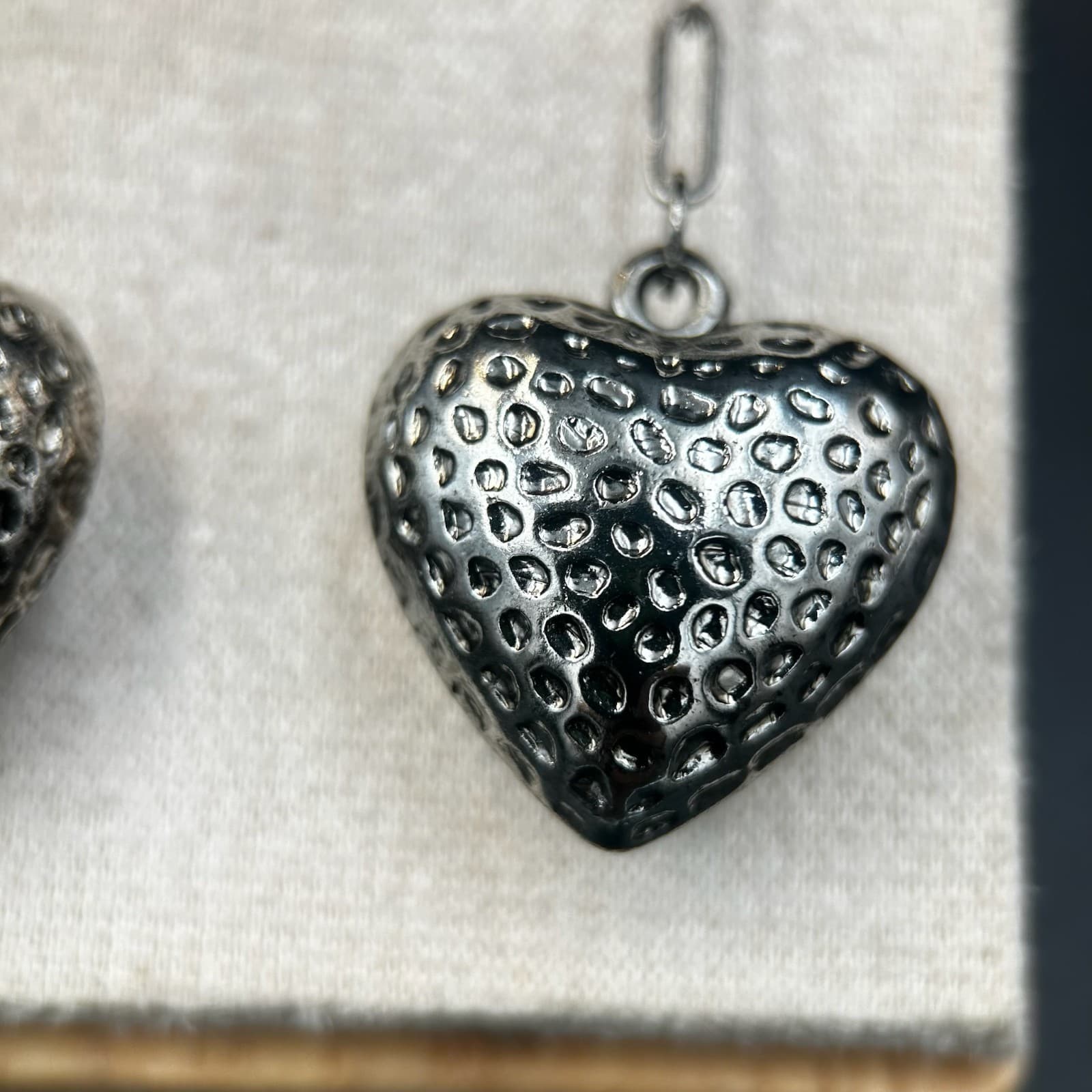 Vintage White Gold Diamond Cut Heart Dangling Hook Earrings Bohemian Y2K 90s - Thumbnail 2