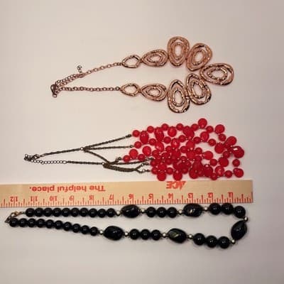 Vintage Lot of 3 Statement Necklaces – Red Beaded, Black Glass, Rose Gold Tone - Thumbnail 12