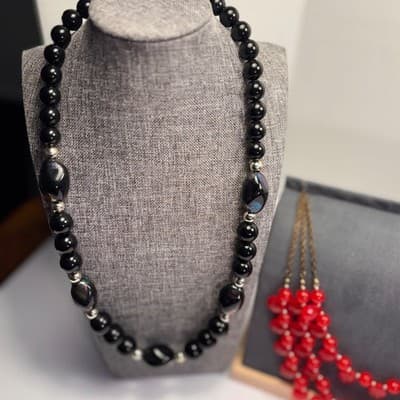Vintage Lot of 3 Statement Necklaces – Red Beaded, Black Glass, Rose Gold Tone - Thumbnail 5