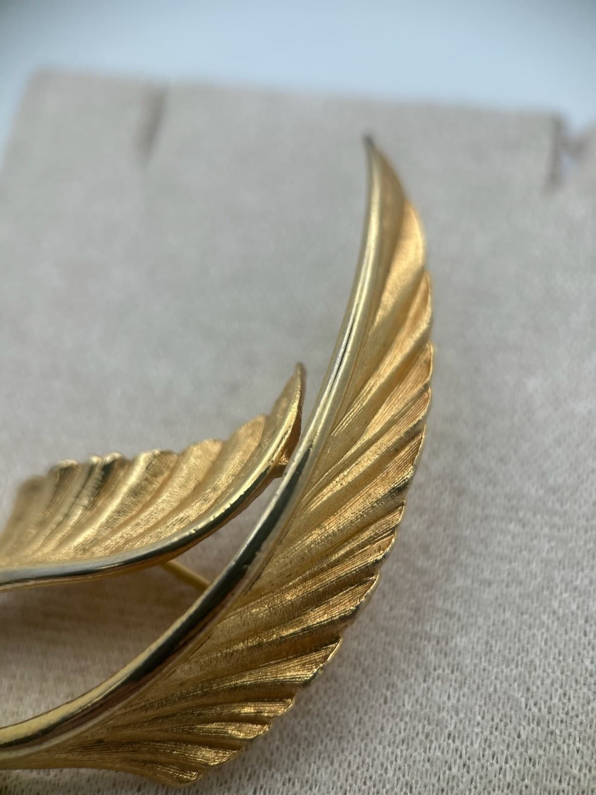 Vintage Brooch Gold Tone Leaf Elegant Curved Mid-Century Pin Feather - Thumbnail 11