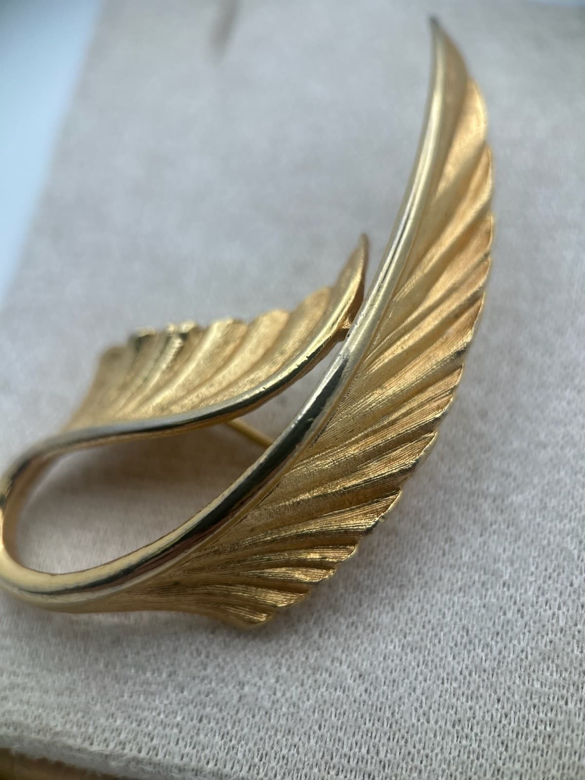 Vintage Brooch Gold Tone Leaf Elegant Curved Mid-Century Pin Feather - Thumbnail 10