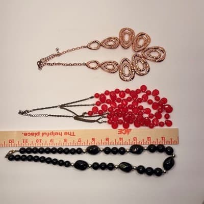 Vintage Lot of 3 Statement Necklaces – Red Beaded, Black Glass, Rose Gold Tone - Thumbnail 13