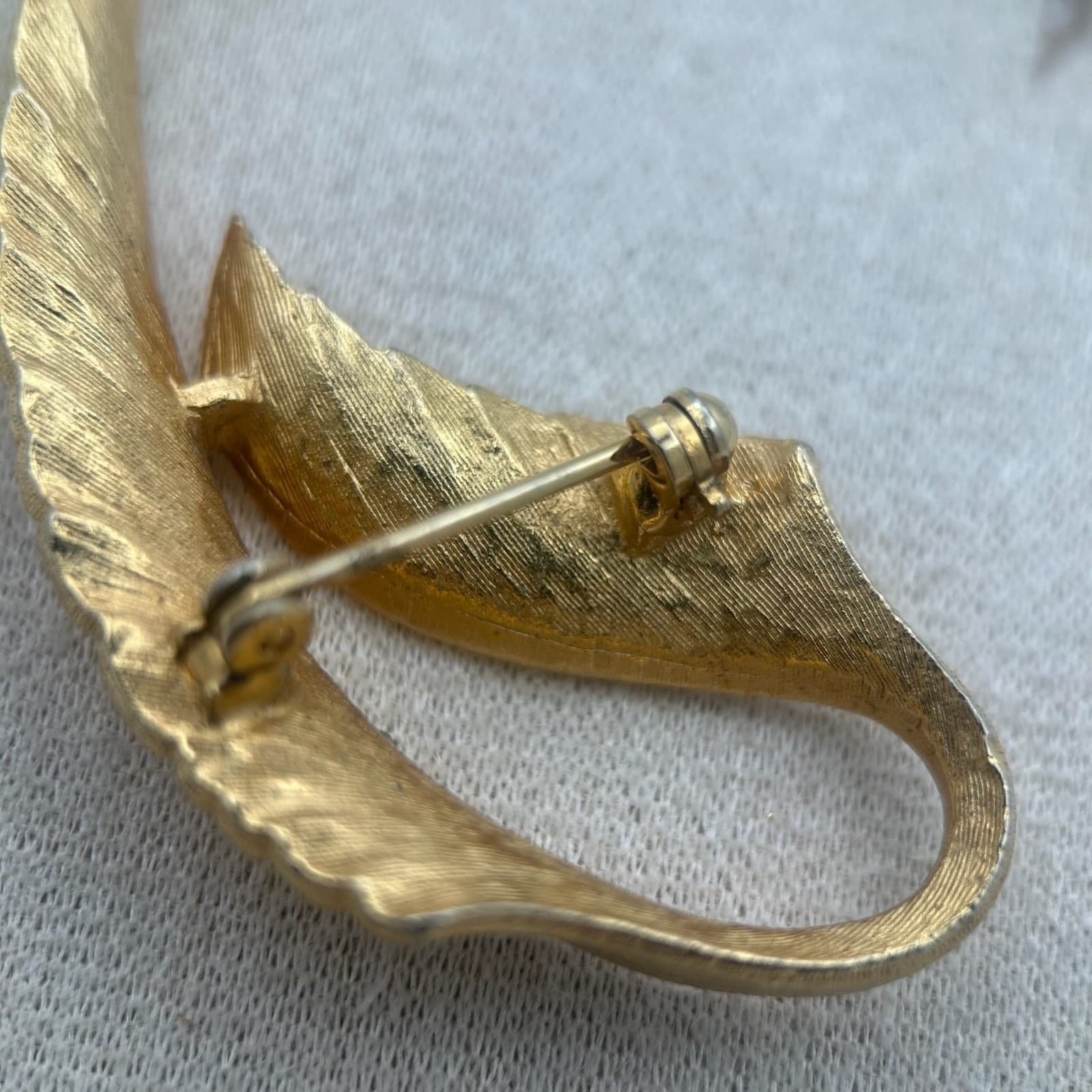 Vintage Brooch Gold Tone Leaf Elegant Curved Mid-Century Pin Feather - Thumbnail 6