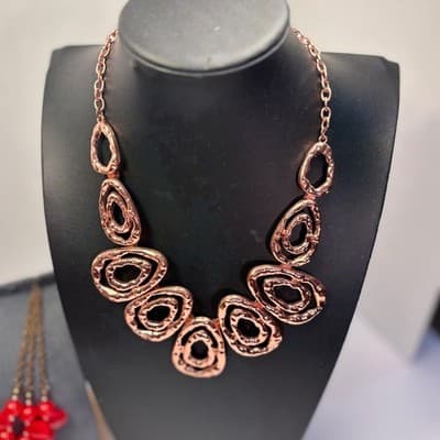 Vintage Lot of 3 Statement Necklaces – Red Beaded, Black Glass, Rose Gold Tone - Thumbnail 3