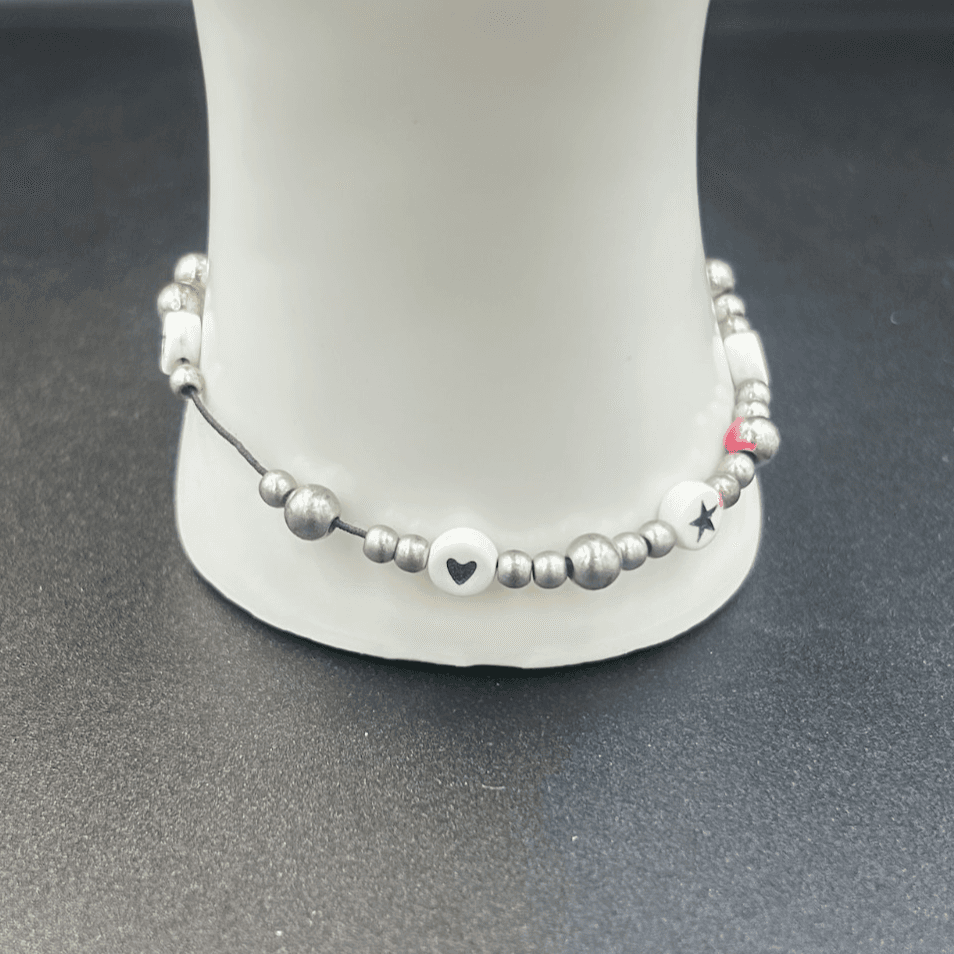 Vintage Heart and Star Charms Beaded Bracelet Stretch Women's Fashion Jewelry 7' - Image 1