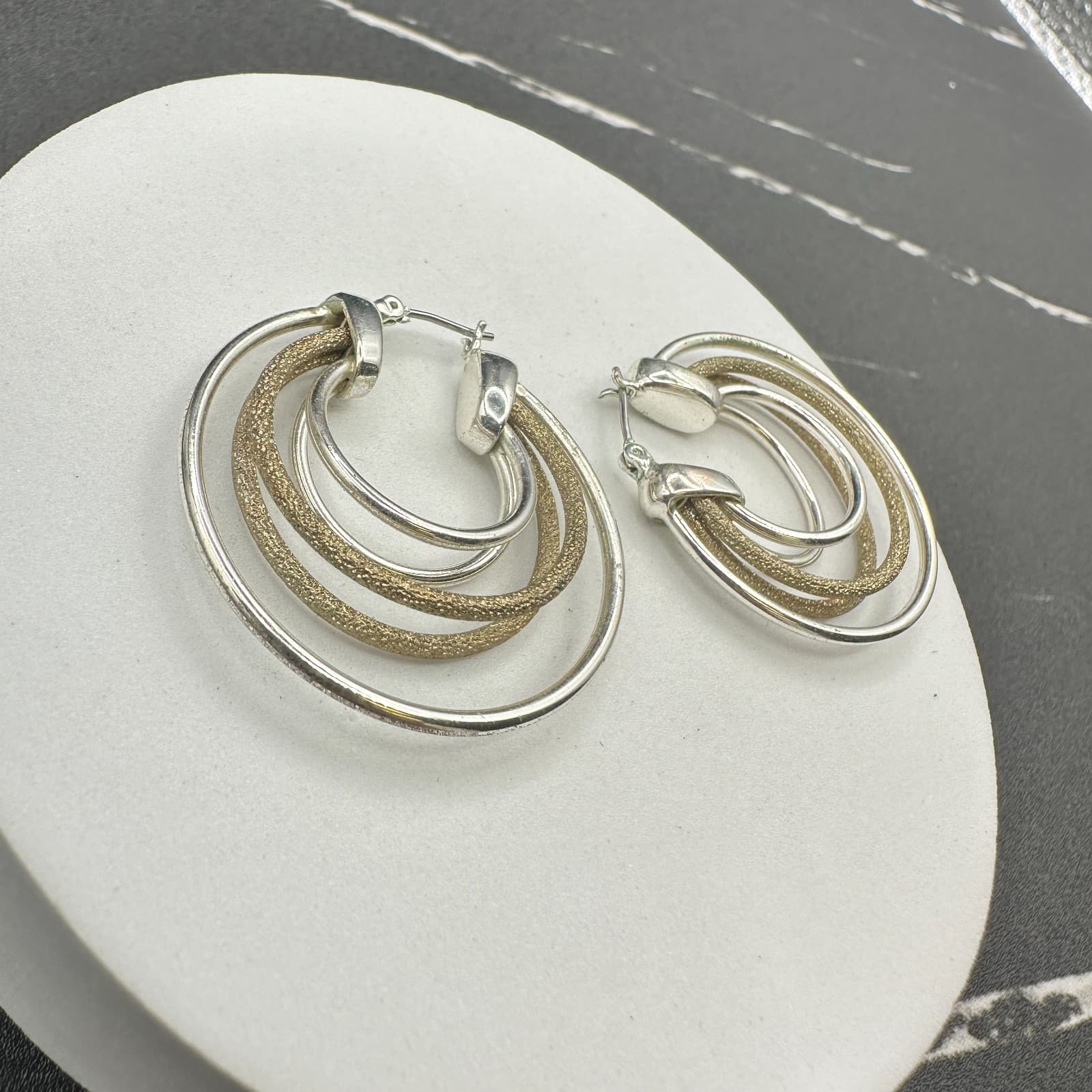 VTG 90s Gold Silver Tone 3-Ring Multi-Hoop Earrings Textured Glitter Statement - Thumbnail 10