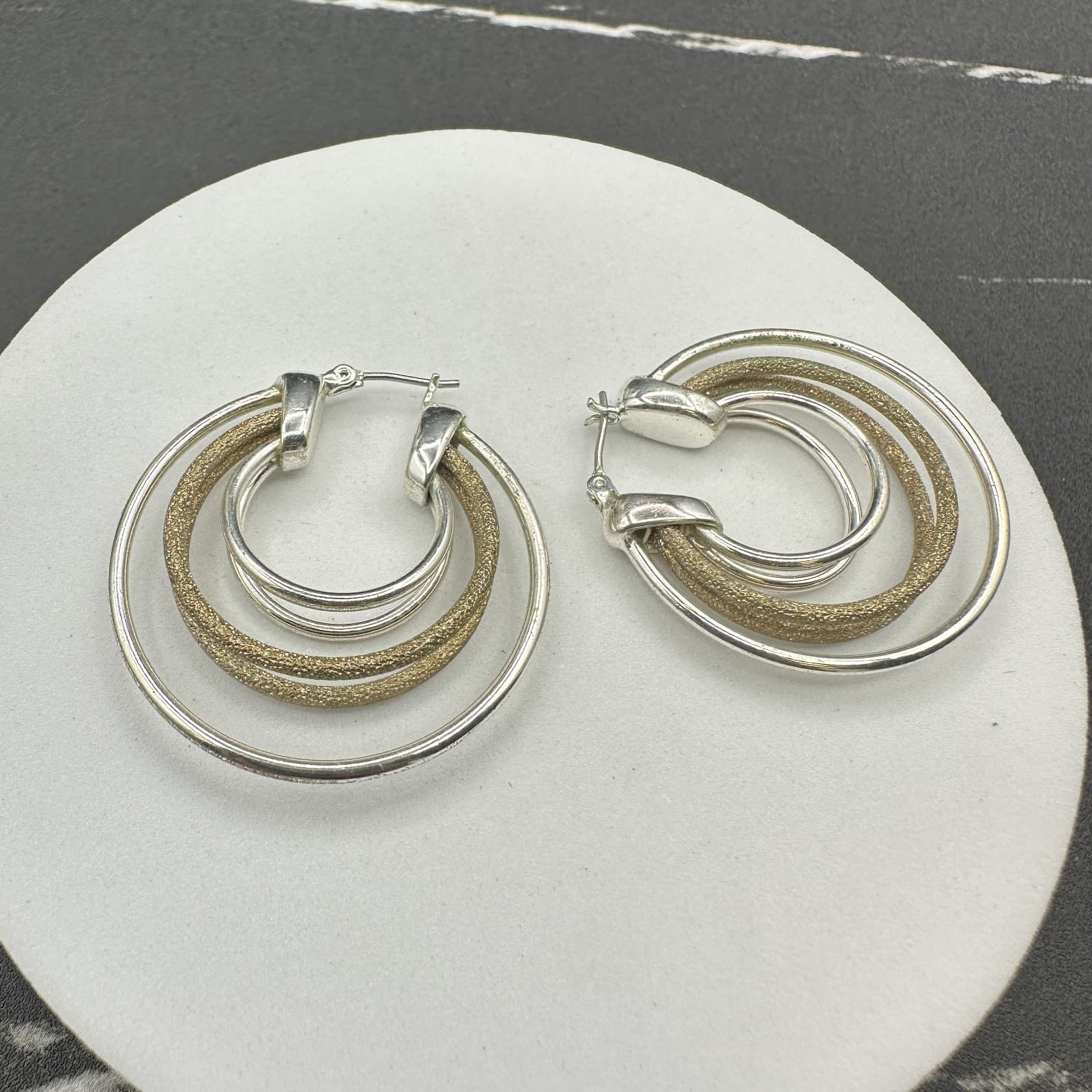 VTG 90s Gold Silver Tone 3-Ring Multi-Hoop Earrings Textured Glitter Statement - Thumbnail 9