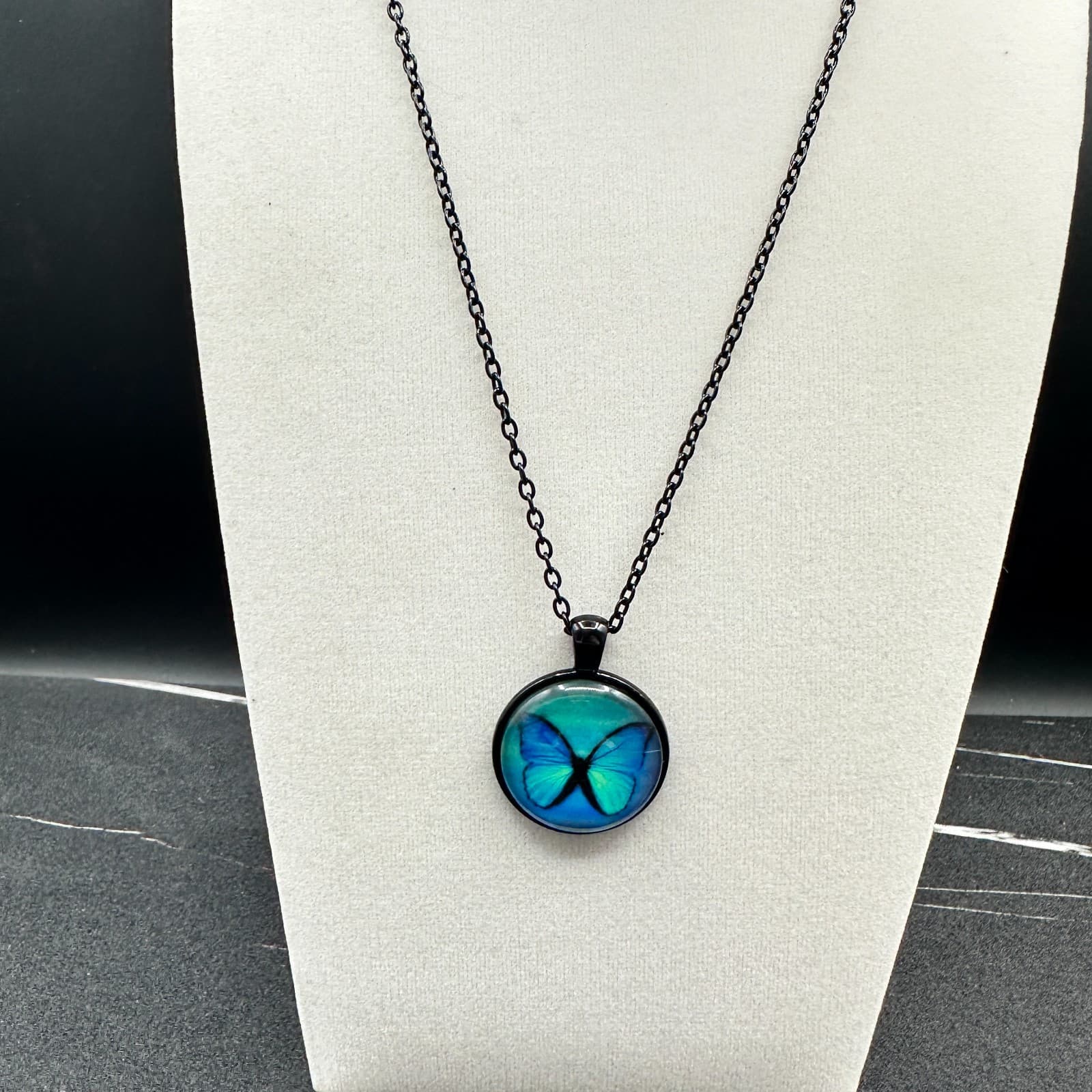 Vintage 90s Black Metal Chain Butterfly Pendent Necklace Women's Classic Fashion - Thumbnail 2