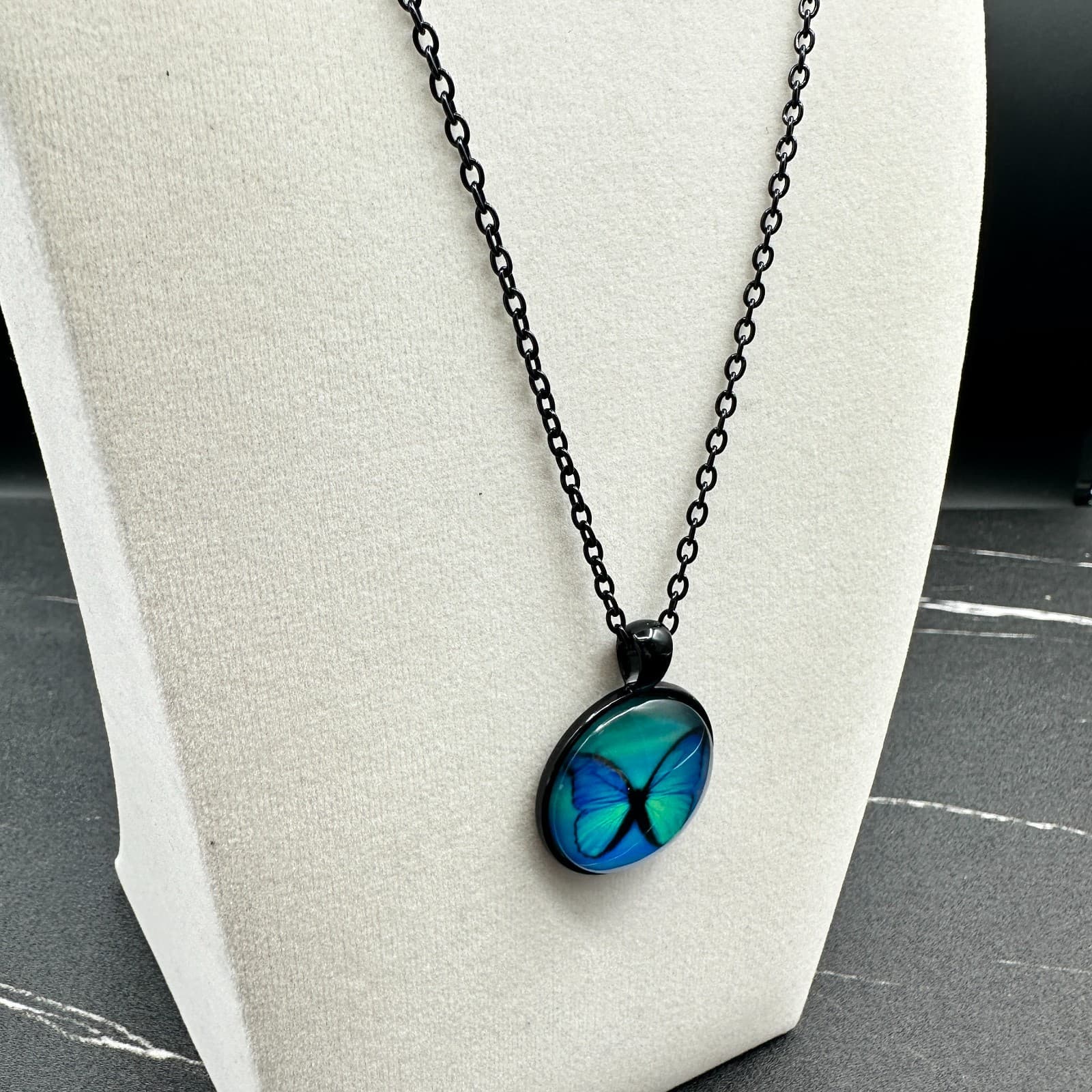 Vintage 90s Black Metal Chain Butterfly Pendent Necklace Women's Classic Fashion - Thumbnail 4