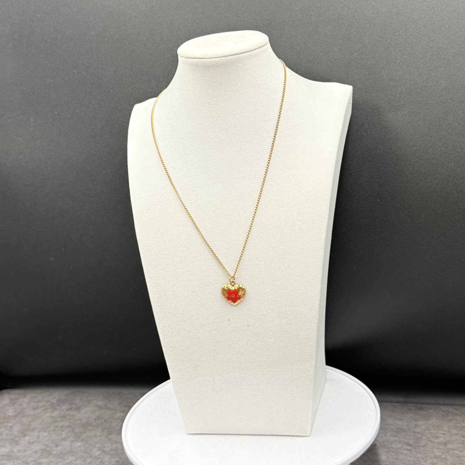 Vintage Gold Tone Heart Pendant Necklace Red Floral Enamel Sweet Charm - Thumbnail 2