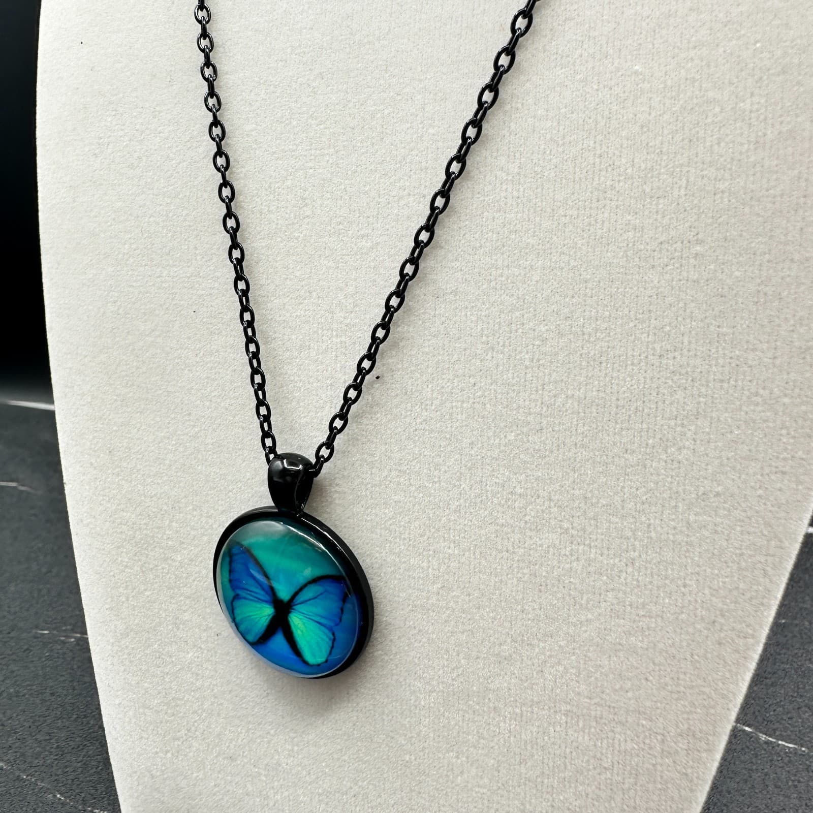 Vintage 90s Black Metal Chain Butterfly Pendent Necklace Women's Classic Fashion - Thumbnail 5