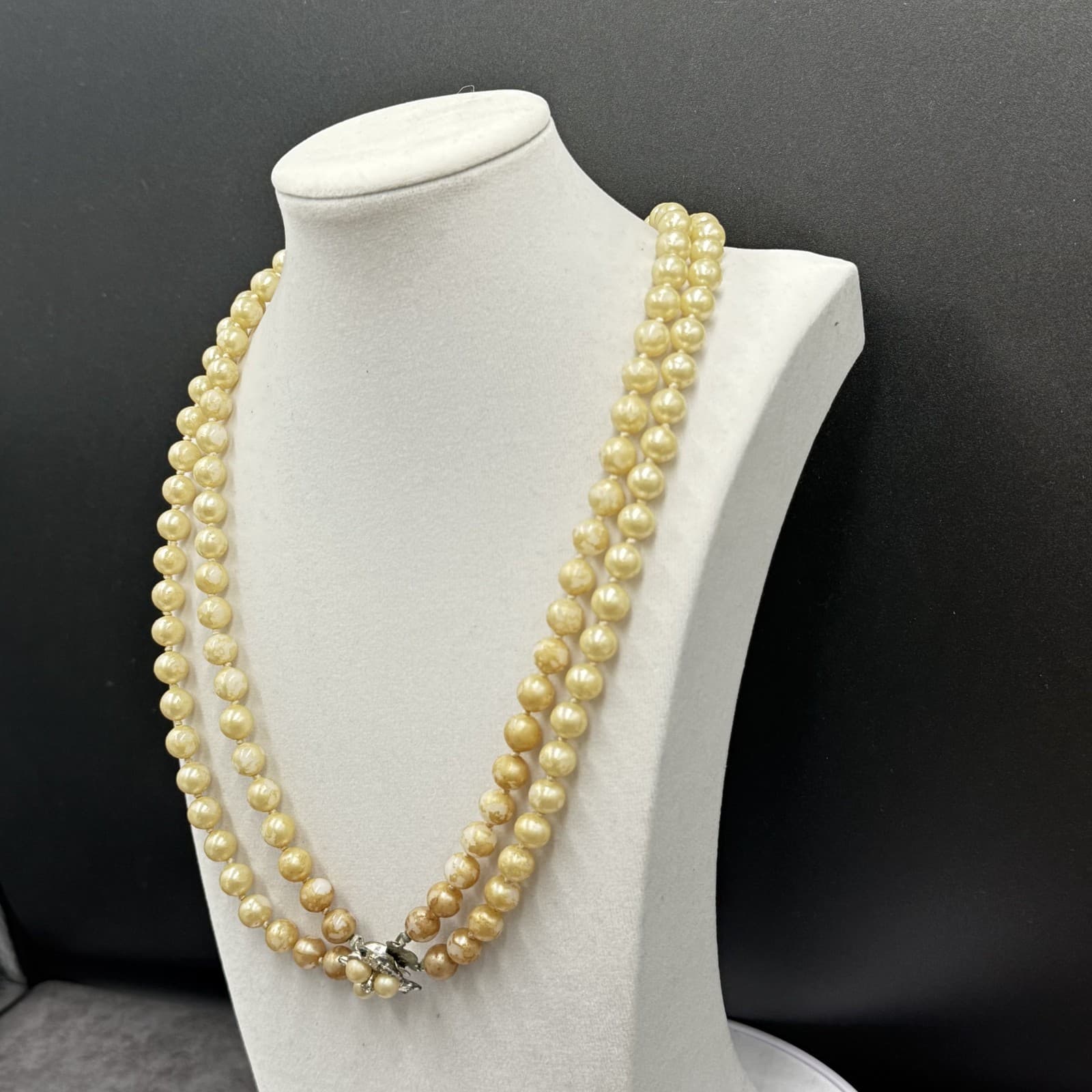 Vintage Cream Faux Pearl Marbled Round Bead Double Strand Necklace Floral Clasp - Thumbnail 4