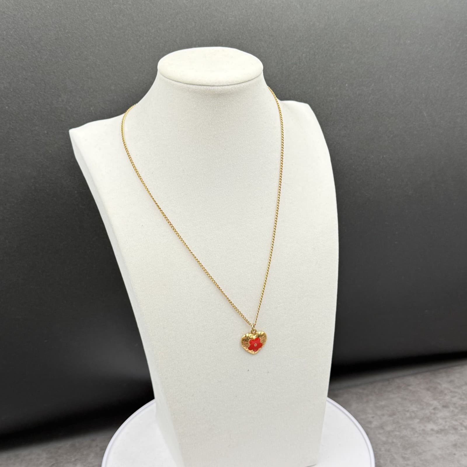 Vintage Gold Tone Heart Pendant Necklace Red Floral Enamel Sweet Charm - Thumbnail 3