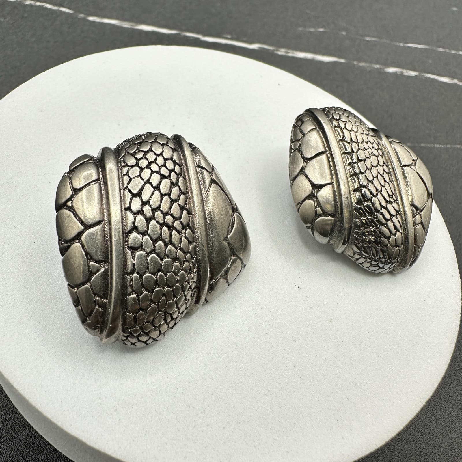 VTG 90s Silver Tone Large Statement Earrings Textured Reptile Skin Jewelry - Thumbnail 3