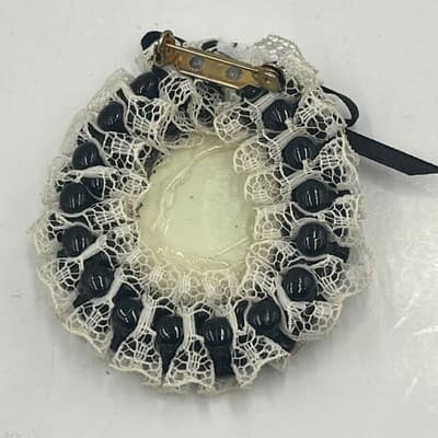 Victorian Style Cameo Brooch Pin Black & White Lace Ribbon Bead Detail Gold Box - Thumbnail 6