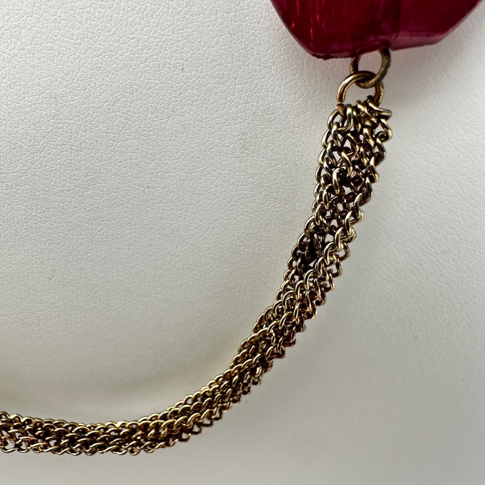 Vintage Y2K Chunky Burgundy Stone Resin Necklace Gold Tone Hammered Links - Thumbnail 6
