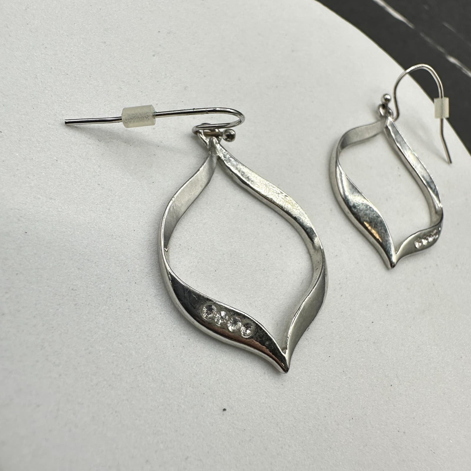 Vintage Silver Tone Open Leaf Dangle Earrings Crystal Accents Modern Style - Thumbnail 12