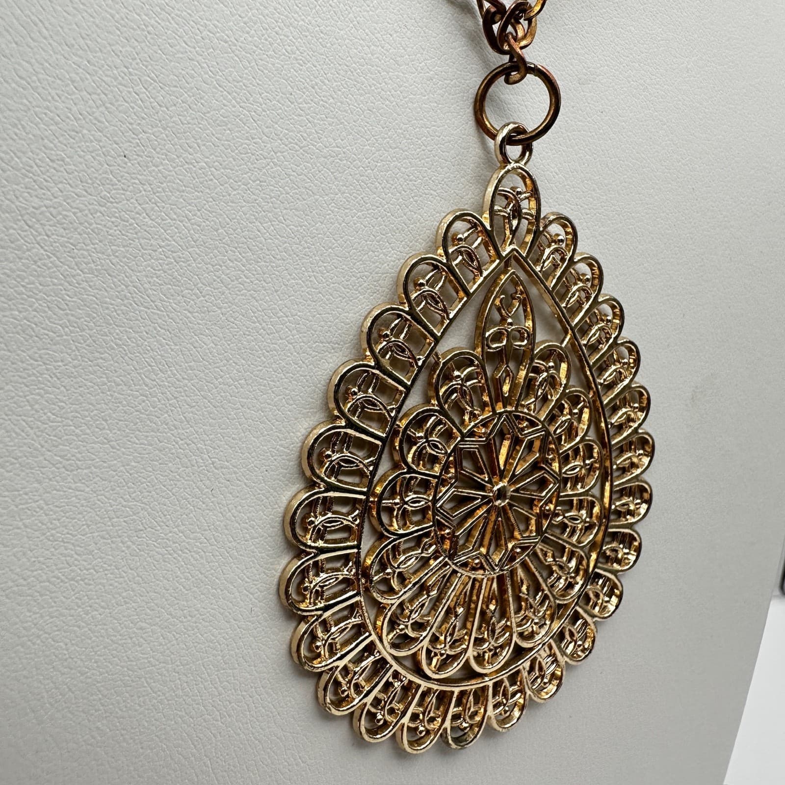 Vintage Gold Tone Filigree Teardrop Pendant Necklace Lobster Clasp Boho Jewelry - Thumbnail 4